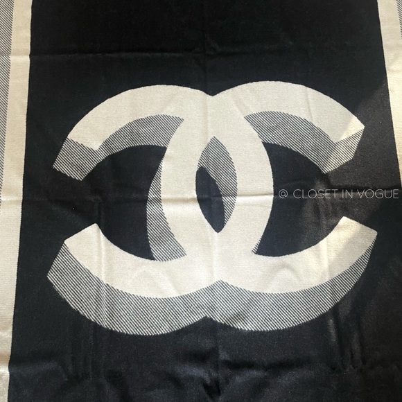 Chanel Blanket Throw CC Logo - Picture 7 of 12